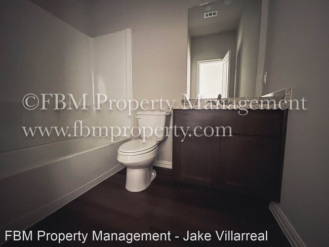 Building Photo - 3 br, 2 bath House - 390 S Pecan