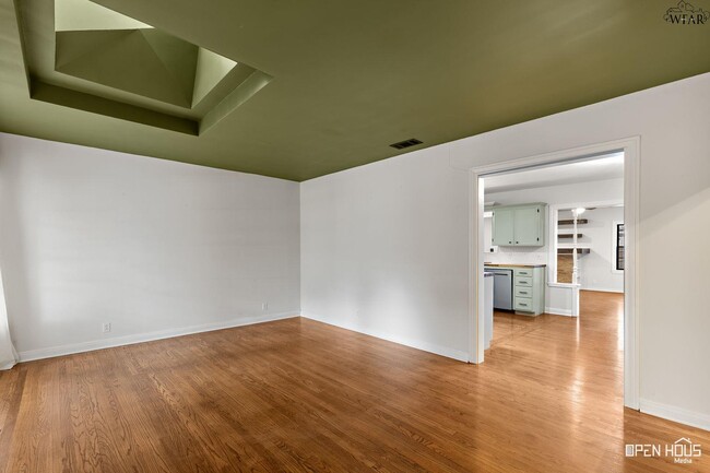 Building Photo - 1644 Ardath Ave