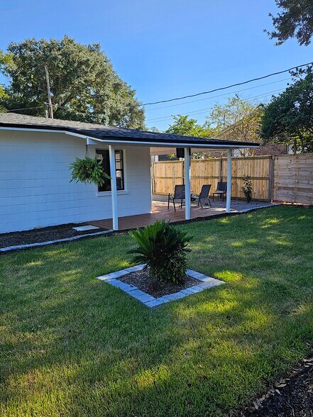 Building Photo - 512 Paulding Ave