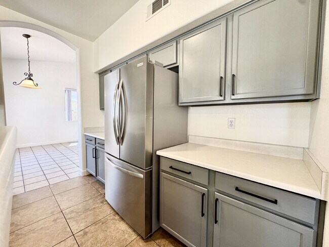 Building Photo - Spacious 4BD/3BA NLV Home with Downstairs ...