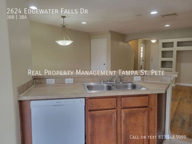 Building Photo - 2624 Edgewater Falls Dr