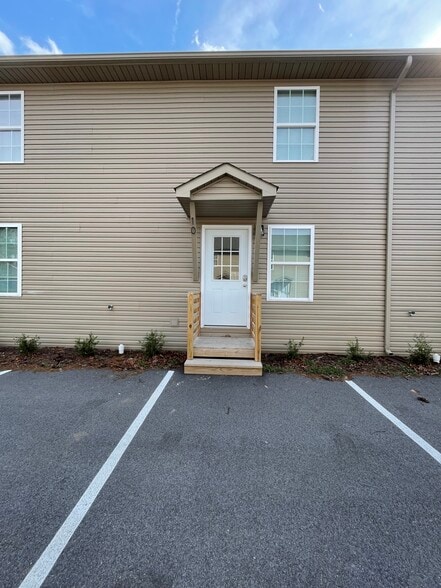 Building Photo - 640 Evans Rd