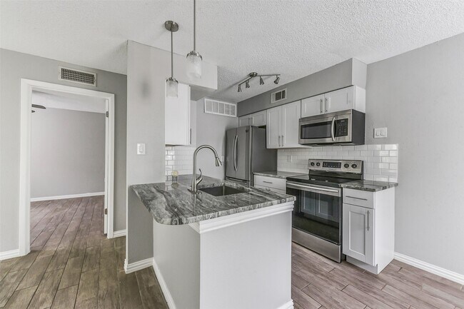 Building Photo - 250 El Dorado Blvd