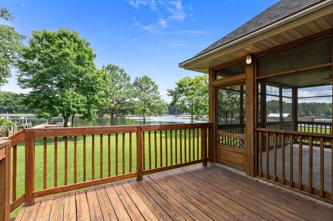 Building Photo - 2300 Greenwing Ct