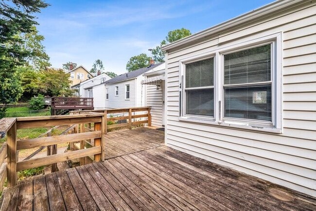 Building Photo - Updated Home- Near State Street! LR, DR, J...