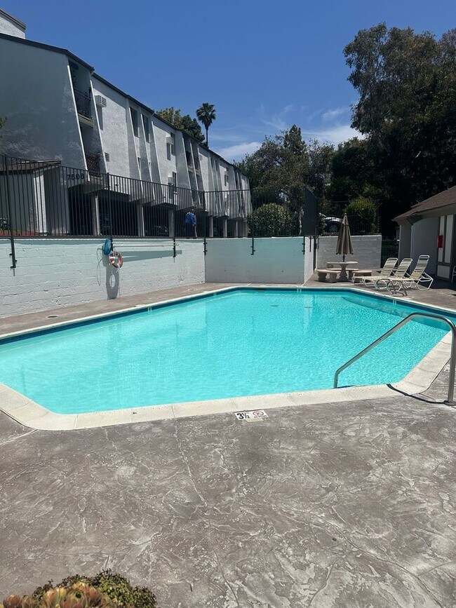 Building Photo - 1 Bedroom Condo - La Mesa