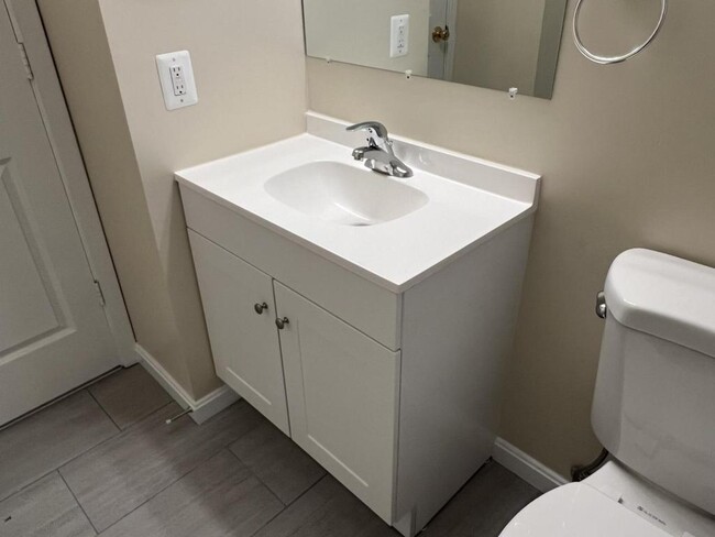 Building Photo - 937 Holborn Ct