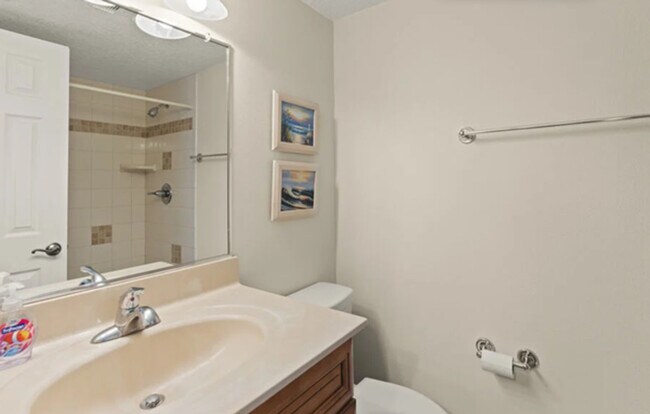 Building Photo - 8600 Ridgewood Ave