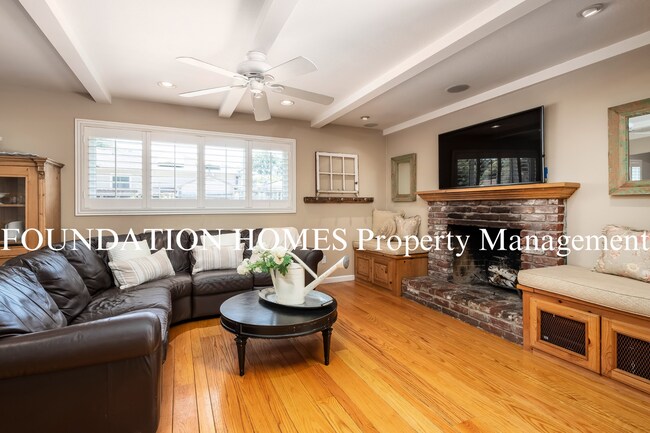 Building Photo - Gorgeous Ranch Style 4BD/2.5BA!  Outdoor Kitchen!  Hot Tub!  FOUNDATION