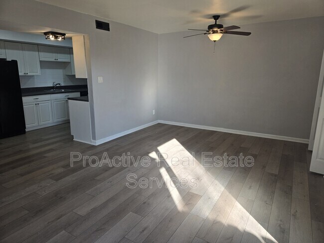 Building Photo - 606 Redkirk Ln
