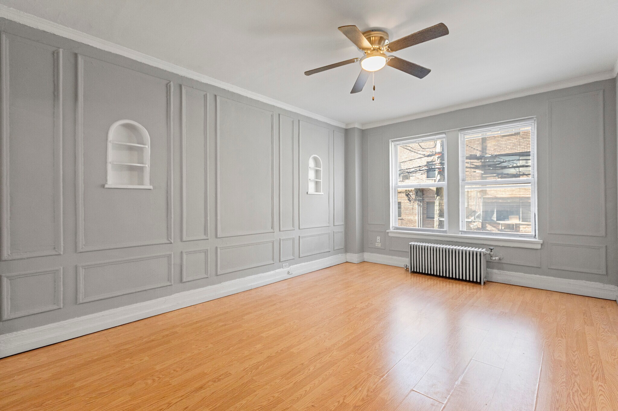 Building Photo - 428 W Wellington Ave