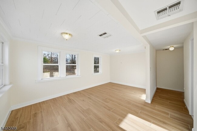 Building Photo - 75 Lakeview Terrace