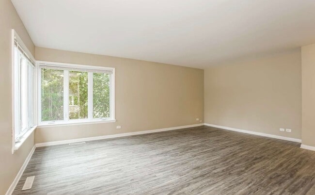 Building Photo - 1464 Deerfield Rd