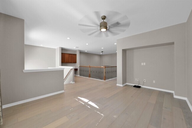 Building Photo - 9222 Sunlight Oak Ln