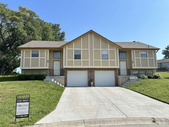 Building Photo - 827-827 N 89th Ct