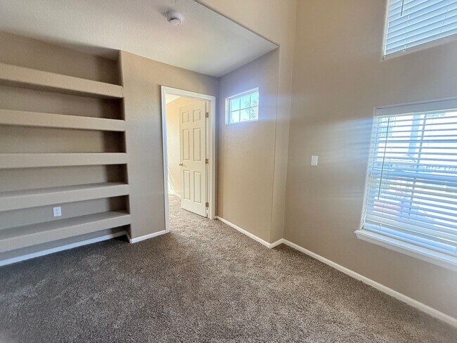 Building Photo - $O DEPOSIT OPTION. SPACIOUS 3-BEDROOM TOWNHOUSE IN KENSINGTON TOWNHOMES