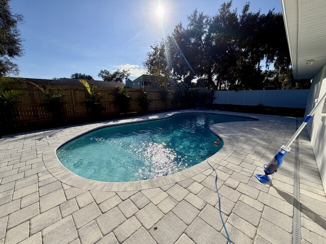 Building Photo - 725 Merrimac Dr