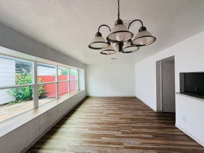 Building Photo - 6981 Chasewood Dr