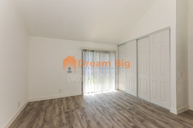 Building Photo - 2844 Oak Creek Dr