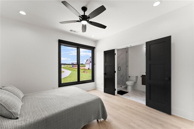 Building Photo - 151 S Pointe Dr