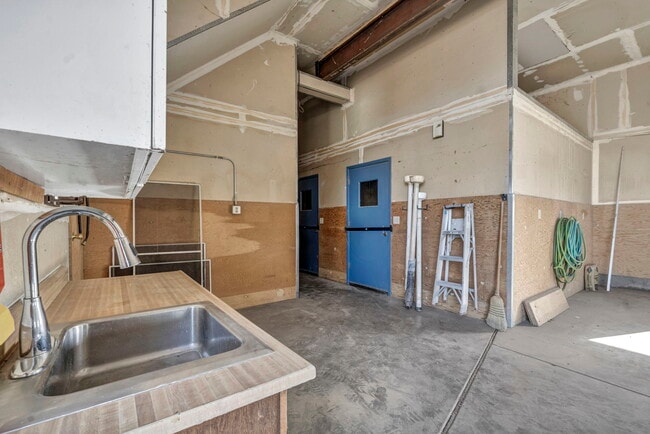 Building Photo - 30 El Caballo Trail