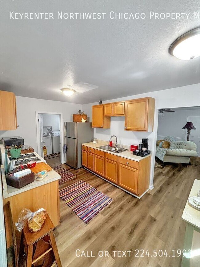 Building Photo - 912 W Oakwood Dr