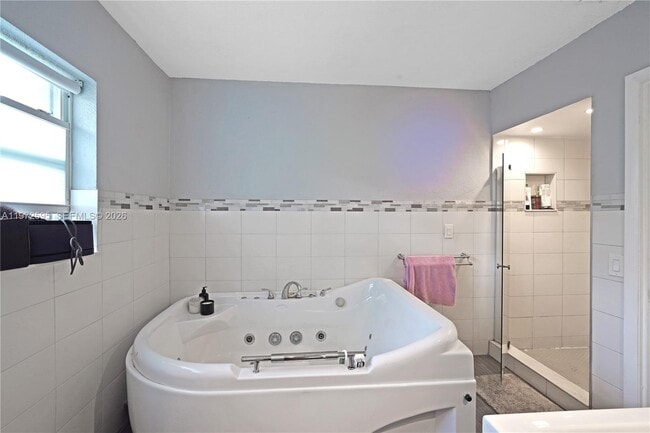 Building Photo - 2534 Monroe St