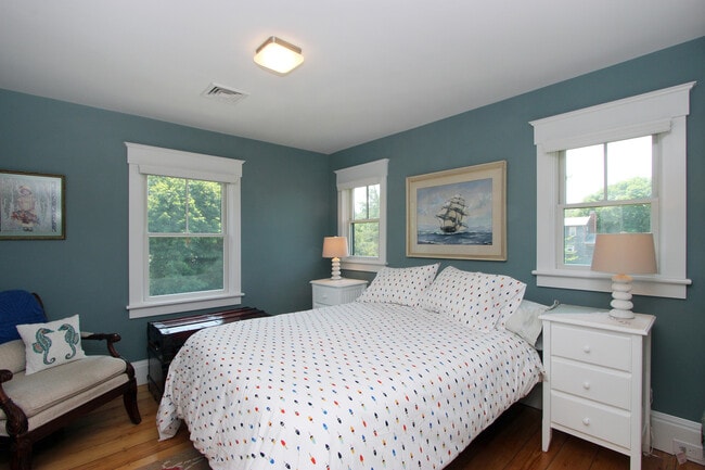 Building Photo - 351 Barlows Landing Rd