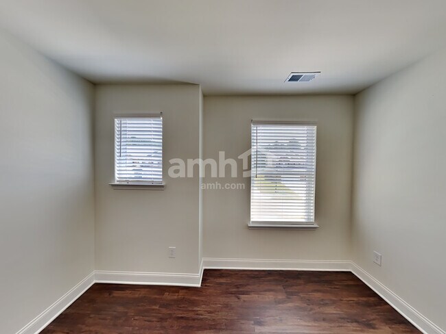 Building Photo - 738 Carnaby Ln