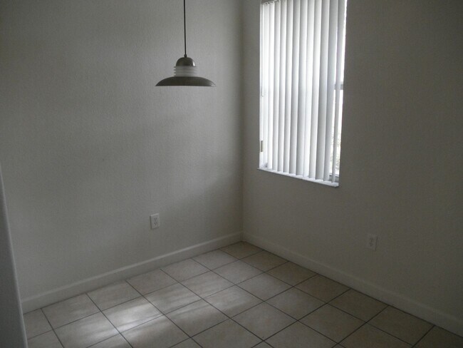 Building Photo - Shoma Townhomes