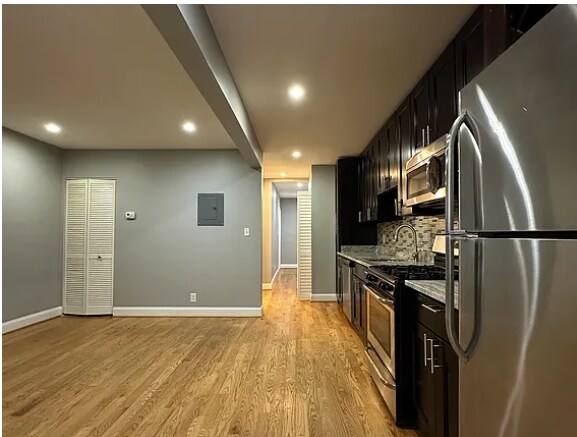 Building Photo - 1321 Orren St NE