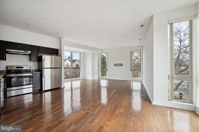 Building Photo - 4610 Cedar Ave