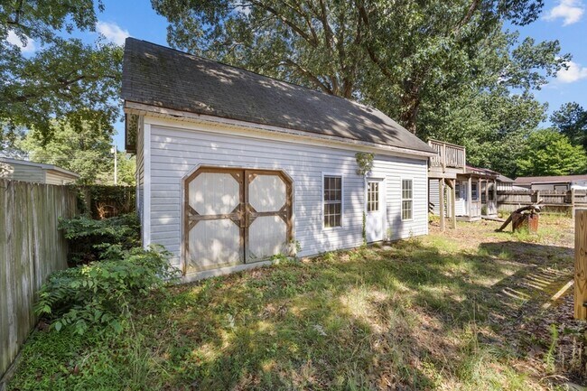 Building Photo - 1204 Fontana Ave