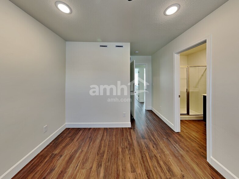 Building Photo - 6014 W Copper Hawk Dr