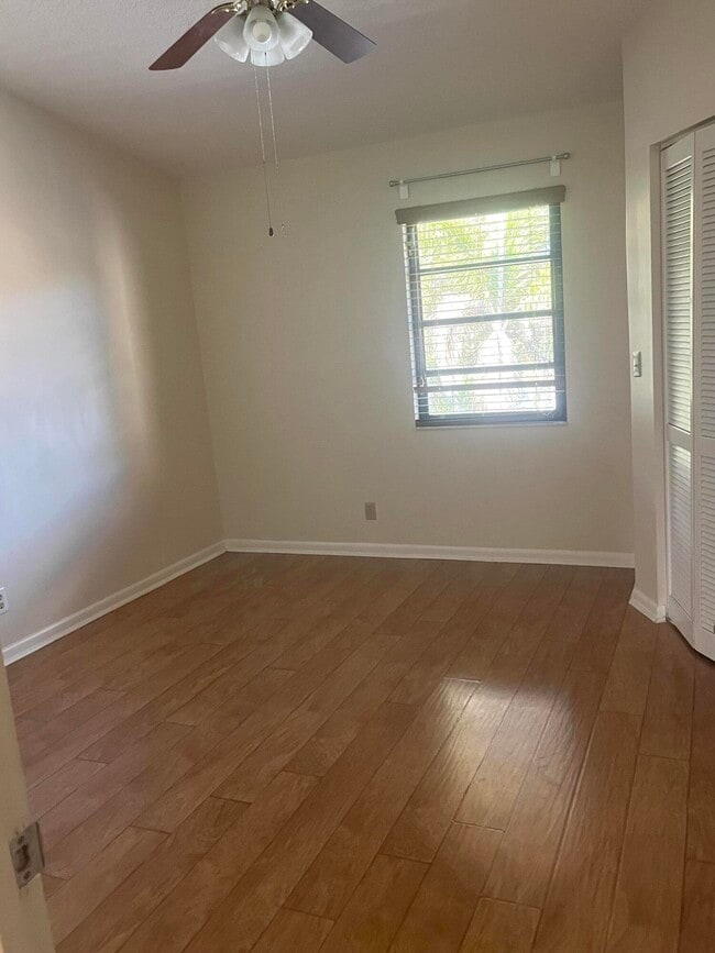 Building Photo - 1627 Hawthorne Pl