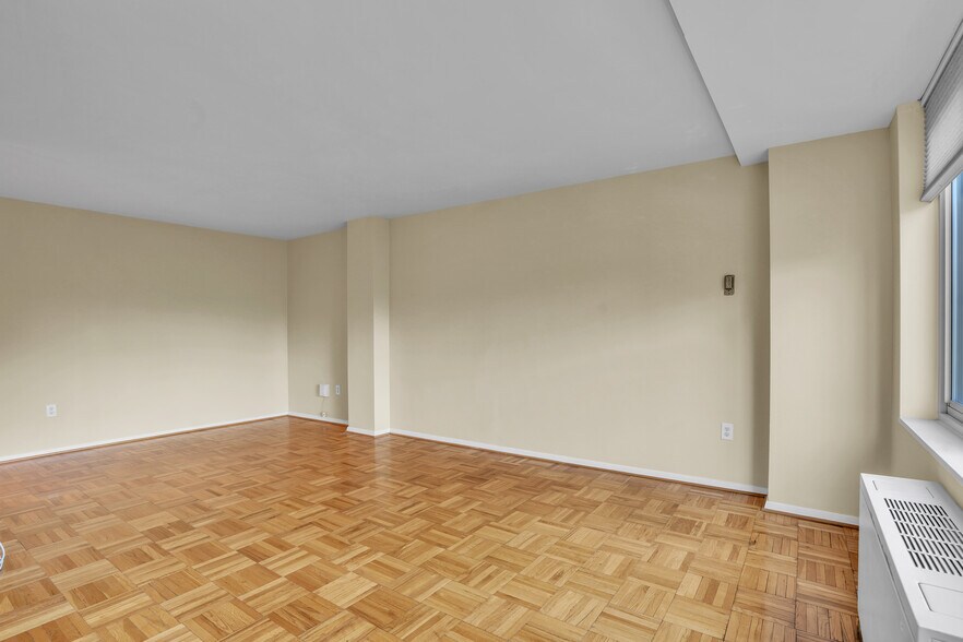 Building Photo - 4000 Tunlaw Rd NW