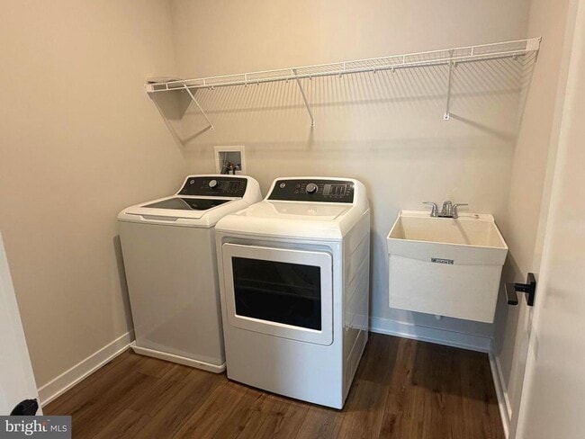 Building Photo - 72 Alroy Rd