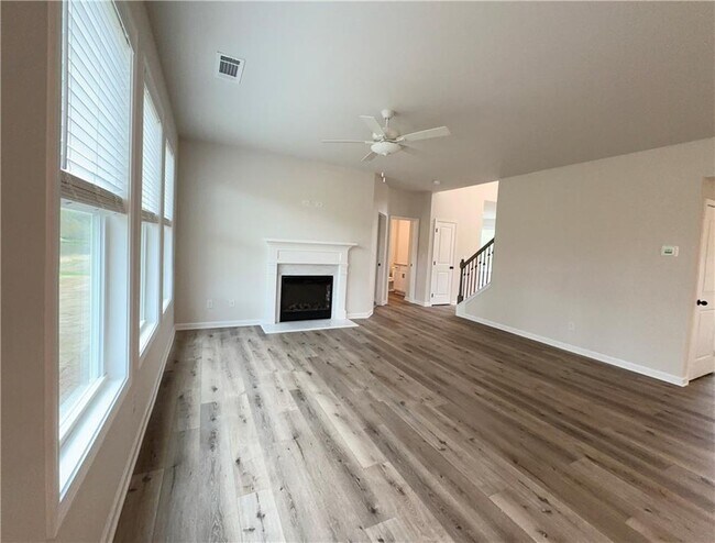 Building Photo - 2166 Valley Ct