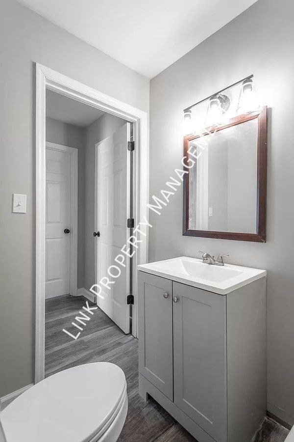 Building Photo - 2310 N Chamberlain Ave