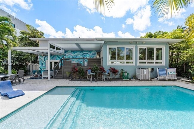 Building Photo - 1361 NE 104th St