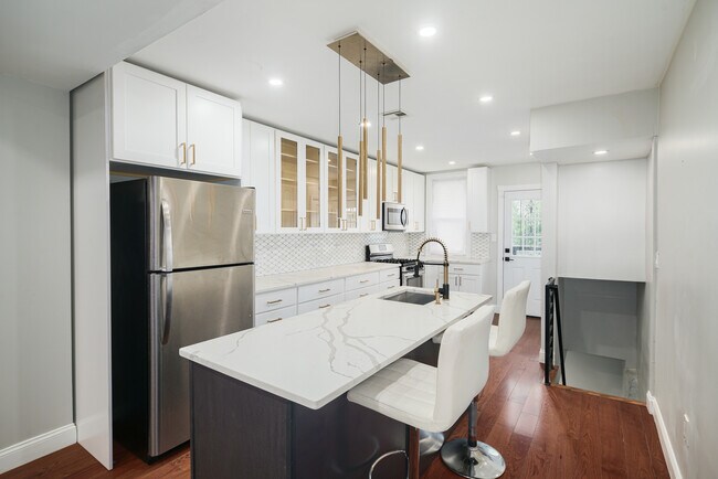 Building Photo - 714 S 55th St