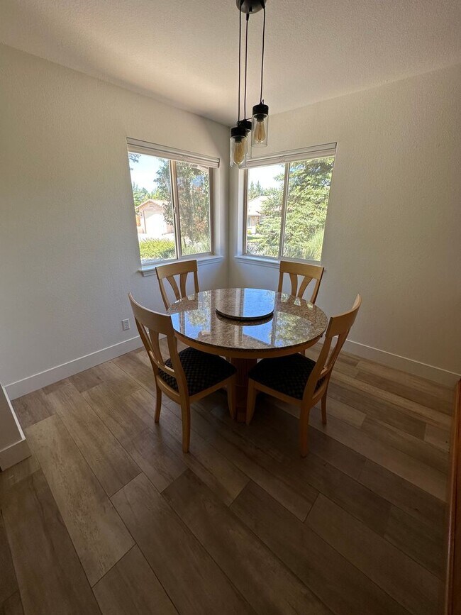 Building Photo - Beautiful Fieldcreek Ranch Exclusive Home