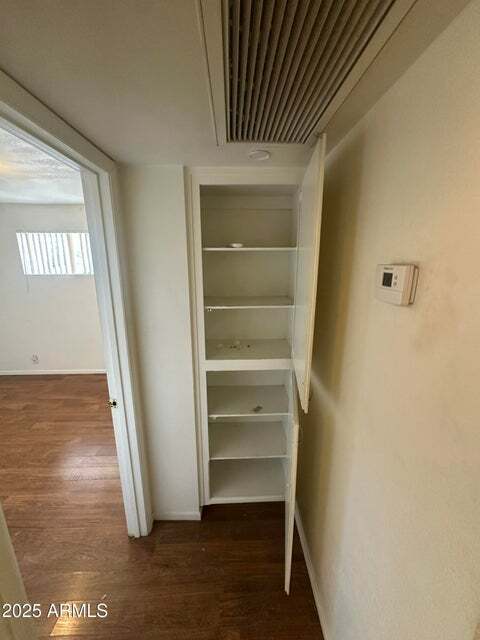 Building Photo - 828 W 2nd St