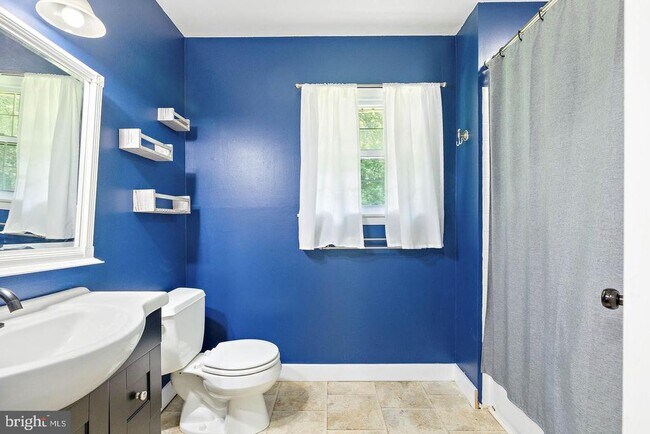 Building Photo - 13 Sturbridge Dr