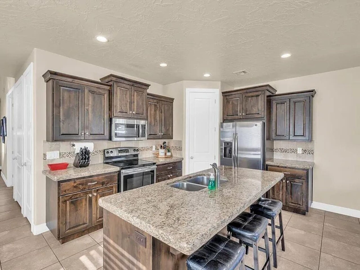 Building Photo - 4221 Torrey Pines Dr