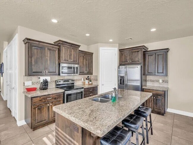 Building Photo - 4221 Torrey Pines Dr