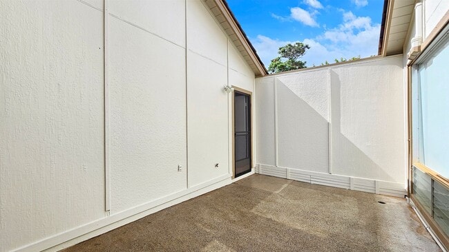Building Photo - Waipio Gentry - beautifully renovated 3 be...