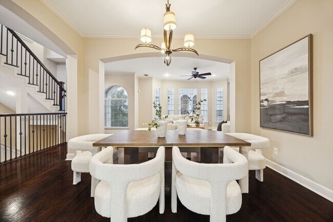 Building Photo - 5407 Lillian St