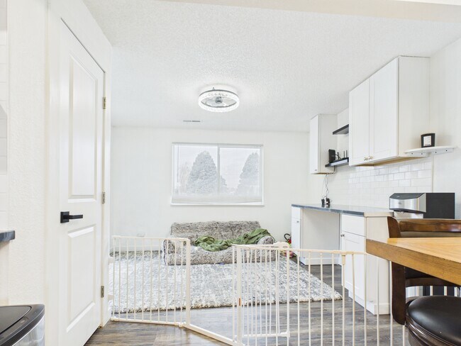 Building Photo - 313 N Oklahoma St