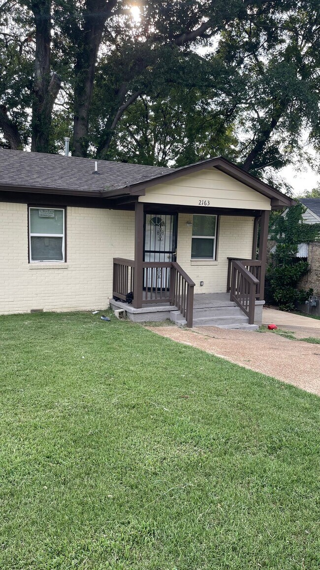 Building Photo - 2163 Kansas St